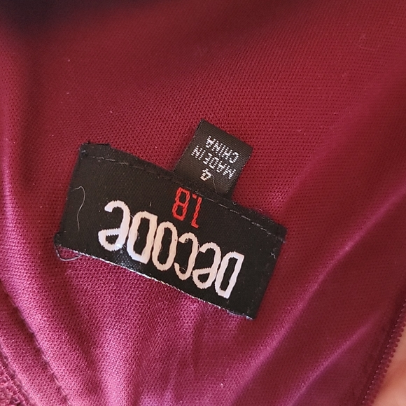 Decode 1.8 lace gown - Picture 10 of 10